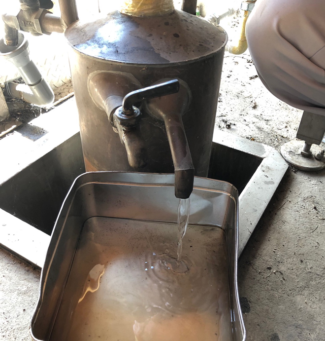 春先から丹精込めて育てあげたハッカ草から、今年も良質な香りの取り卸し油がとれました♪